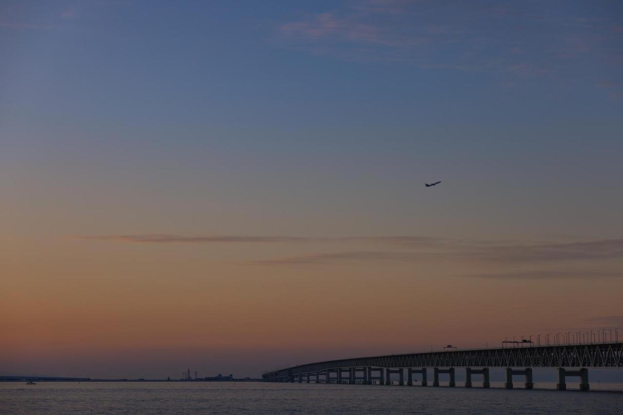 Omo Kansai Airport By Hoshino Resorts Izumisano Esterno foto The Chesapeake Bay Bridge at sunset