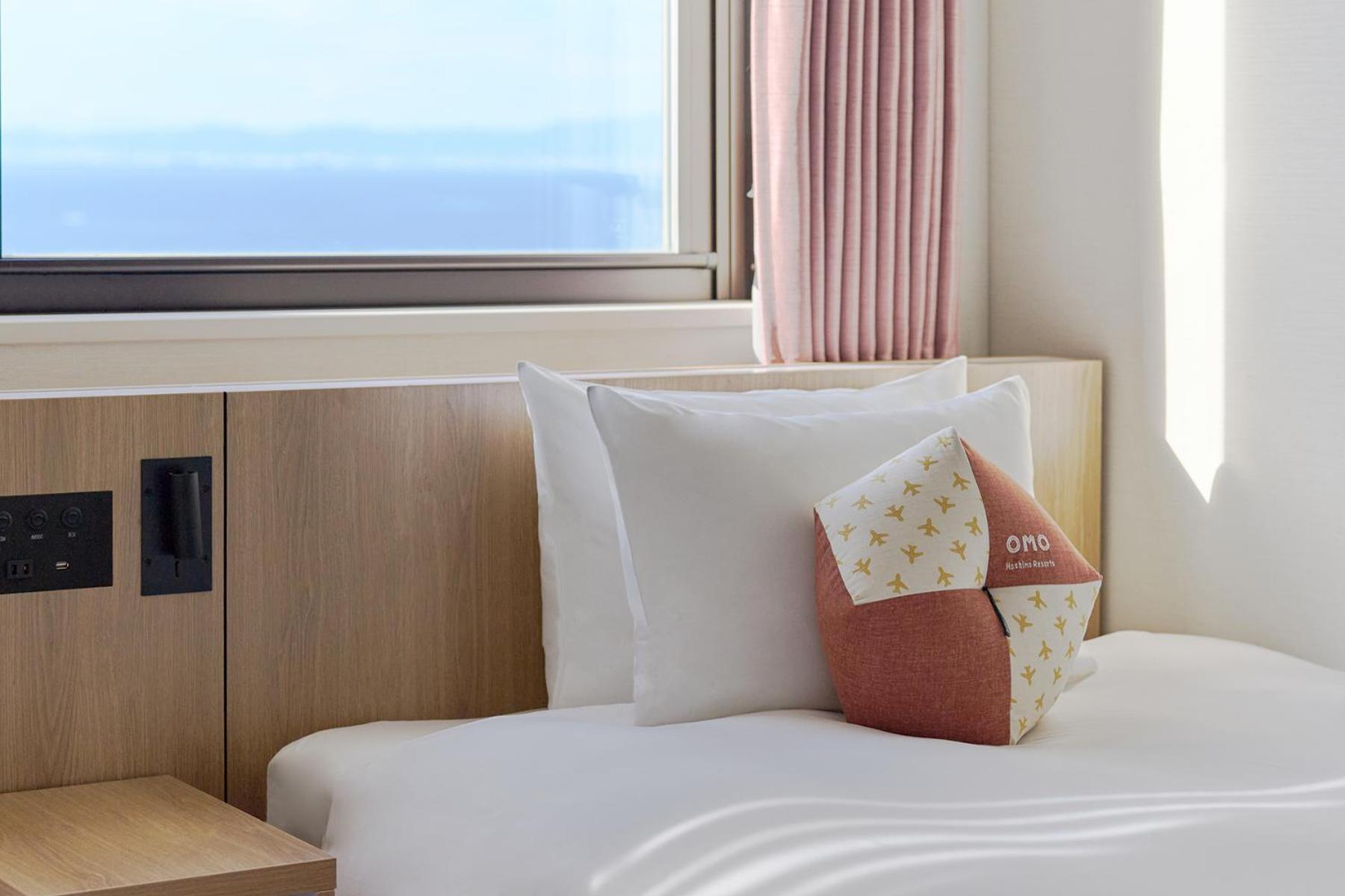 Omo Kansai Airport By Hoshino Resorts Izumisano Esterno foto A bed with a pillow